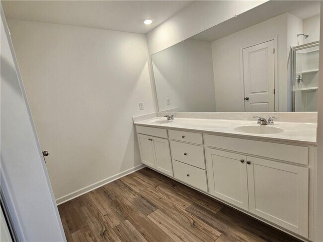 Building Photo - 2427 Livi Ln
