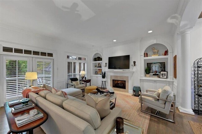 Building Photo - 4222 Rickenbacker Dr NE