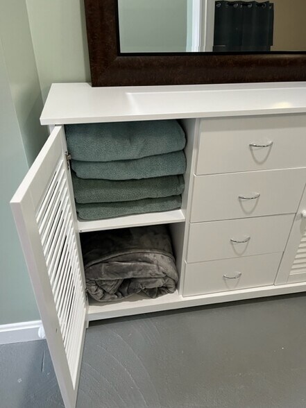 Building Photo - 14 Maplewood Rd