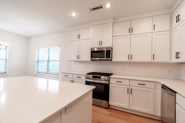 Building Photo - 535 Wagon Wheel Ave
