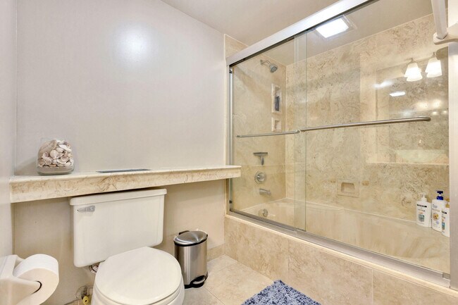 Building Photo - 6662 Boca Del Mar Dr