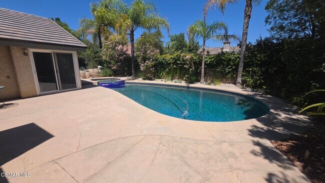 Building Photo - 2794 Parkview Dr