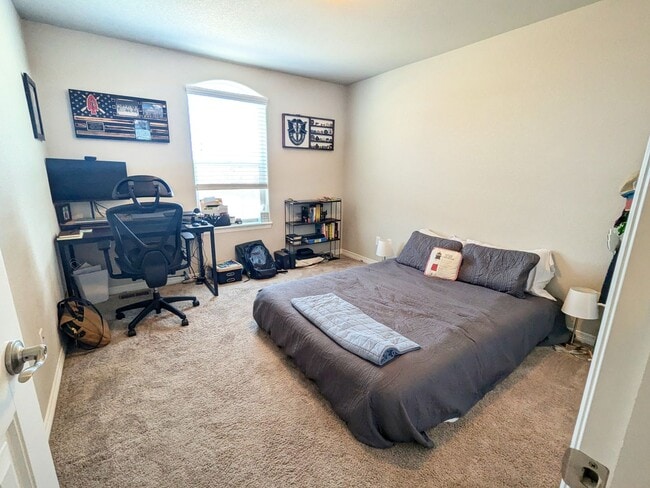 Building Photo - Gorgeous 4 Bedroom 2.5 Bath Home in Bradley Ranch