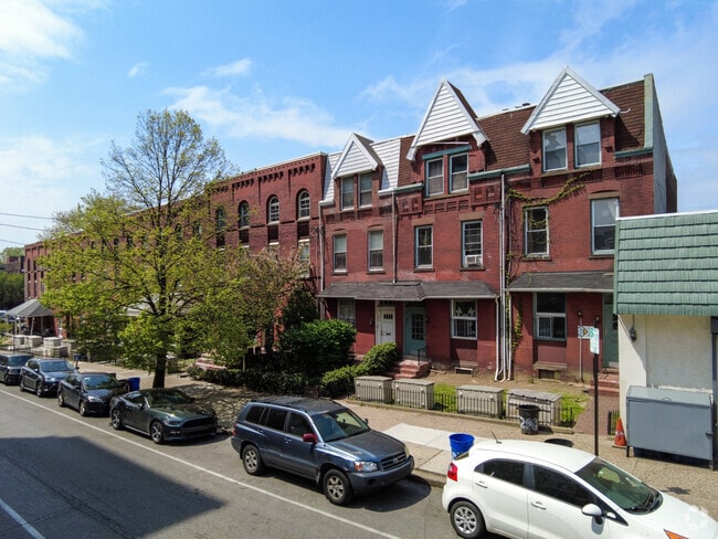 Building Photo - 200-214 S 43rd St