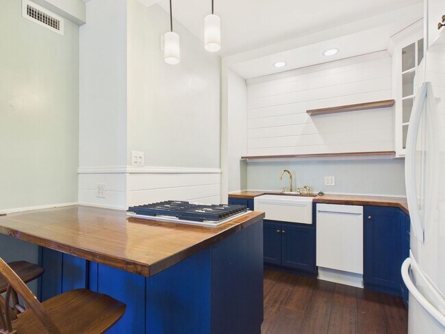 Building Photo - 1525 N Front St