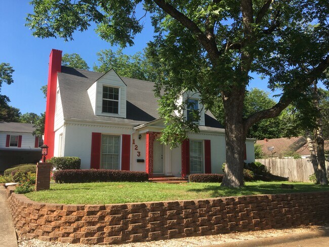 Building Photo - 123 Lloyd St