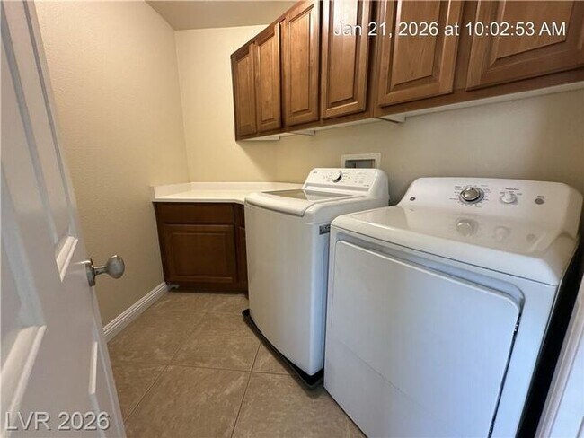 Building Photo - WONDERFUL NW HOME LOCATED IN THE ELKHORN RANCH COMMUNITY!!