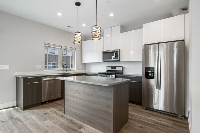 Building Photo - 39 Forest Ave