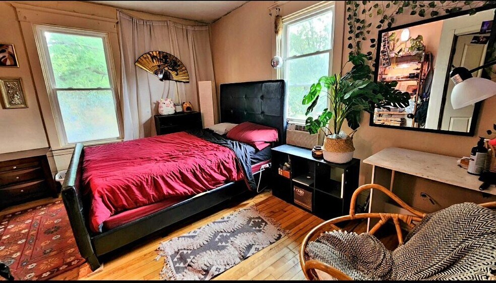Master Bedroom - 1008 26th Ave SE