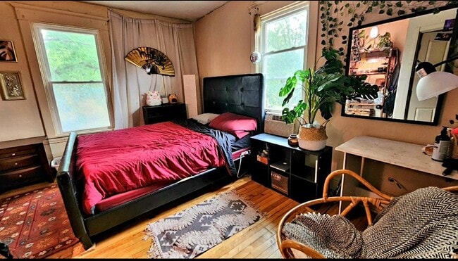 Building Photo - 1008 26th Ave SE