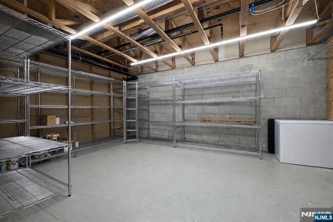 Building Photo - 1120 Hyde Park Ct