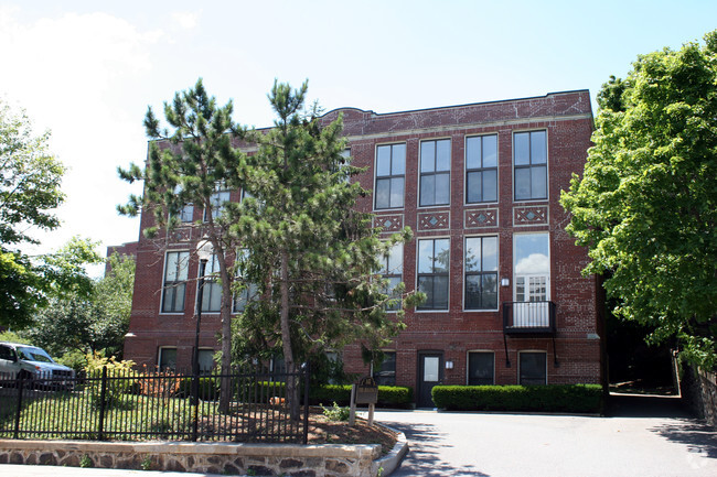 Primary Photo - The Bulfinch