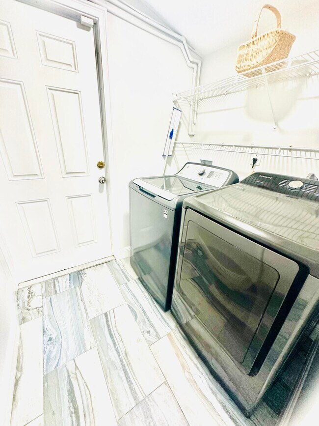 Building Photo - 1104 Neoga St