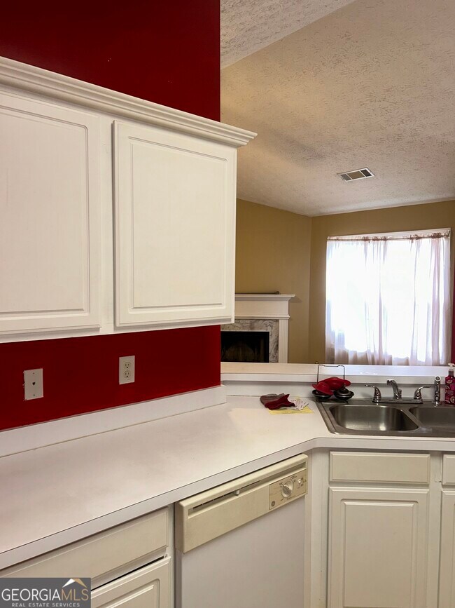 Building Photo - 20 Shenandoah Dr