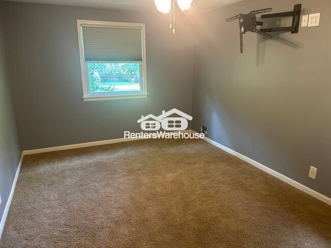 Building Photo - 16436 Elm Dr