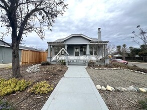 Building Photo - Charming Tahoe Park 2bd/1ba House