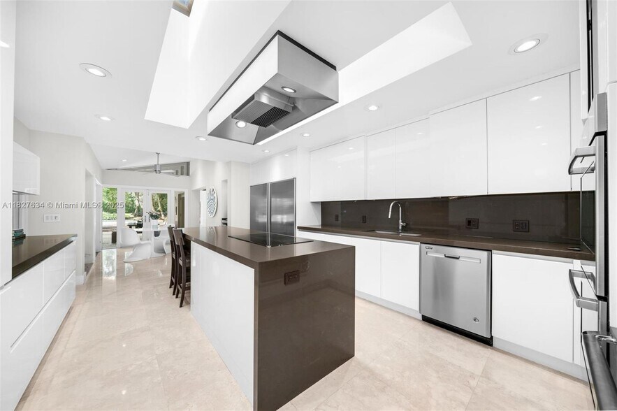 Building Photo - 9000 Arvida Dr