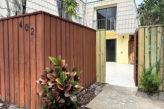 Building Photo - 1700 Embassy Dr