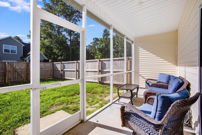 Building Photo - 2 Bedroom, 2.5 Bathroom Townhome in Landings at Montague - Goose Creek