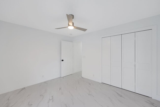 Building Photo - 542 Canoe Point