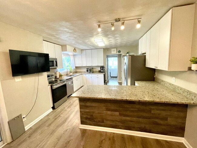 Building Photo - 4-Bedroom Home with Bonus Flex Room