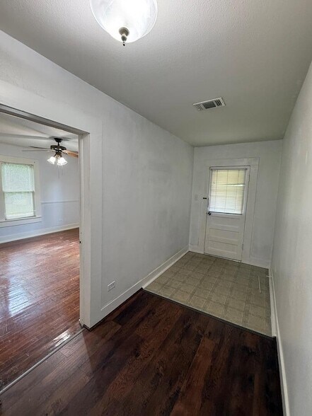 Building Photo - 509 N Peachtree St