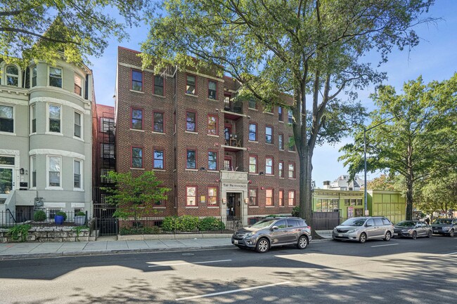 Building Photo - 2 Bedroom Beauty in Bloomingdale! Pets Wel...