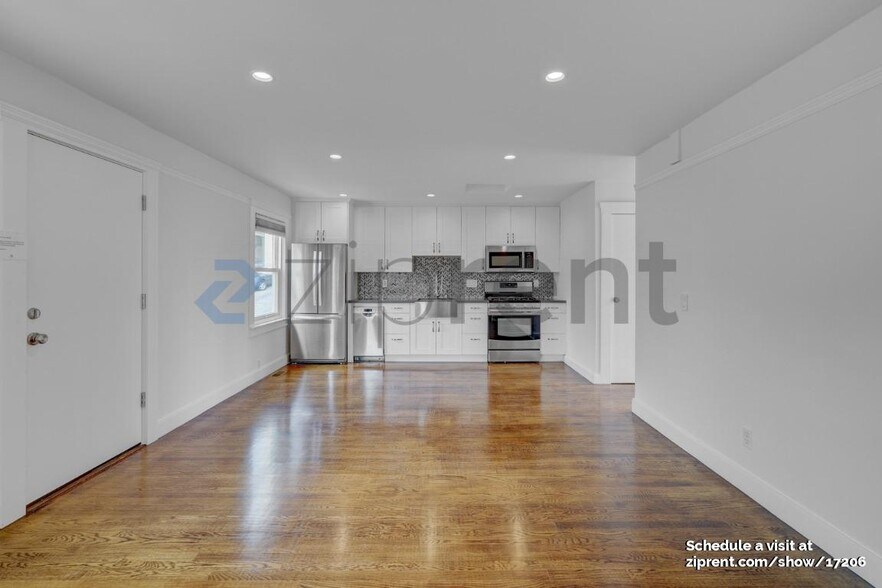 Building Photo - 537 Moultrie St