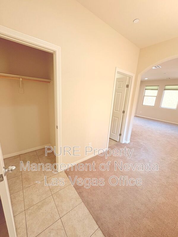 Building Photo - 968 Via Gandalfi
