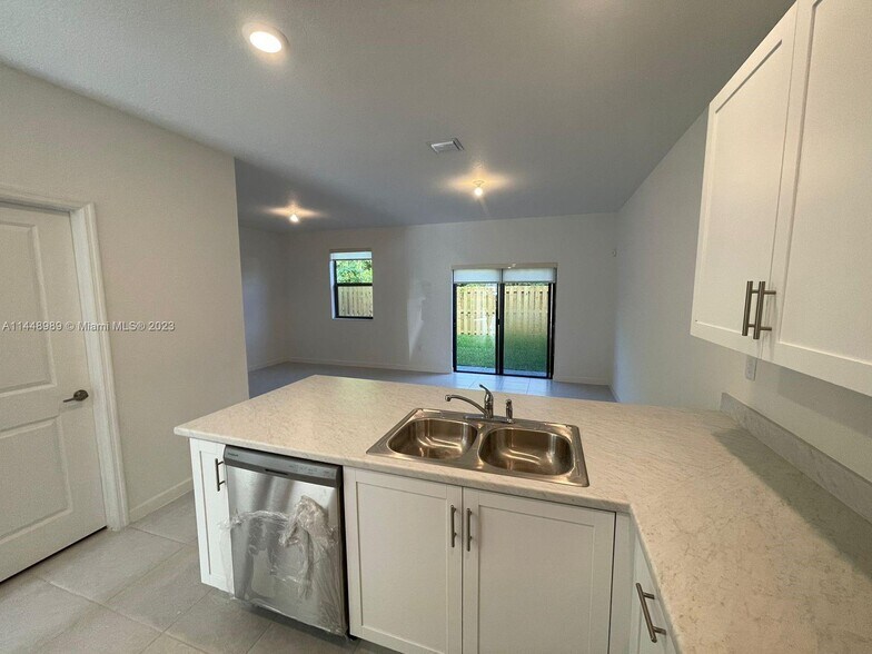 Building Photo - 28712 SW 134th Ct