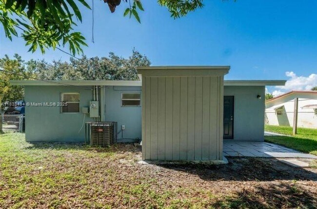 Building Photo - 1040 NW 23rd Terrace