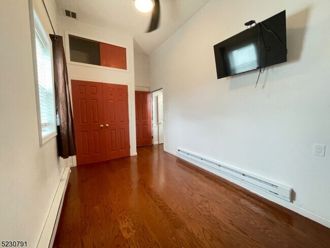 Building Photo - 39 Hillman Dr