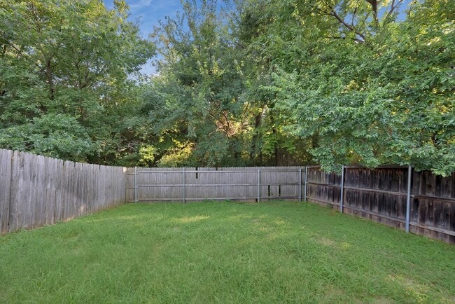 Building Photo - 1427 Piedmont Dr