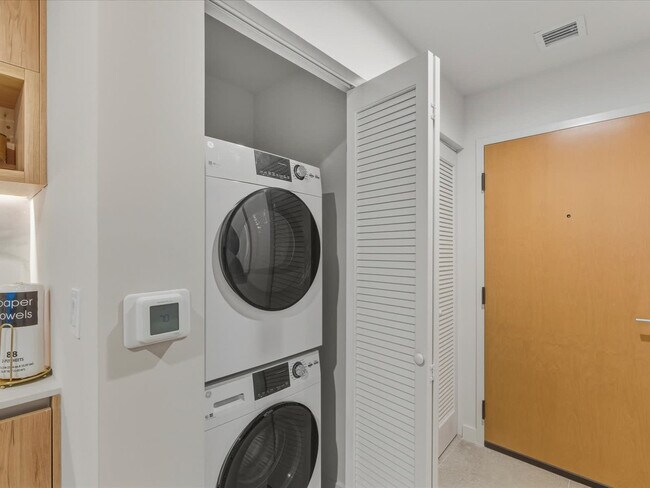 Building Photo - 11 NE 6th St