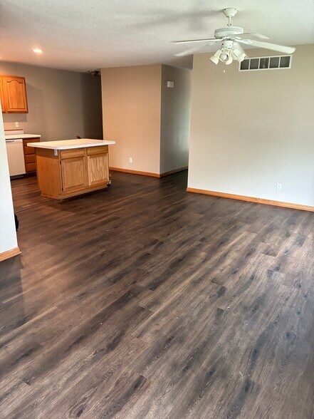 Building Photo - 4541 Twain Cir