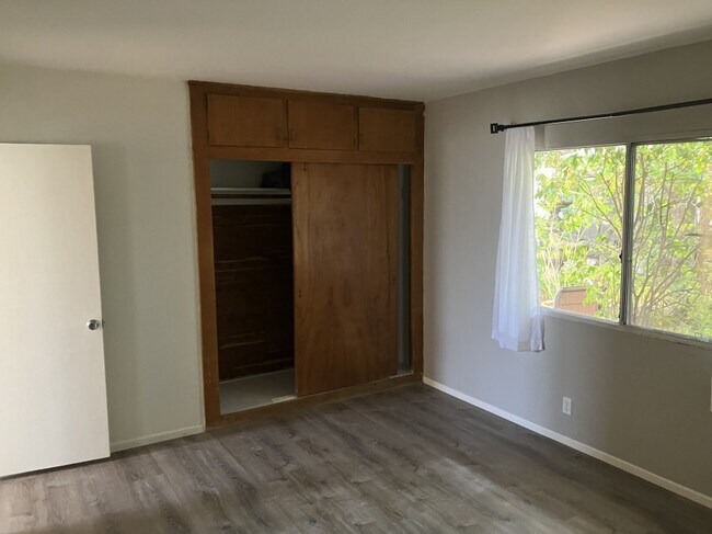 Building Photo - 1015 Prospect Ave