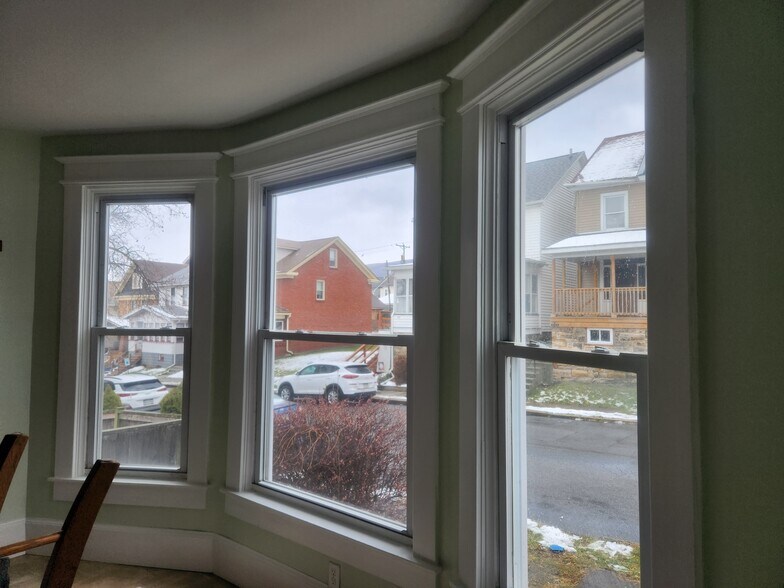 Building Photo - 216 S 4th St