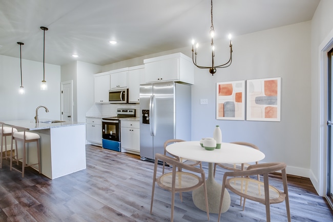 Building Photo - Wonderful Townhome in Cooper District!