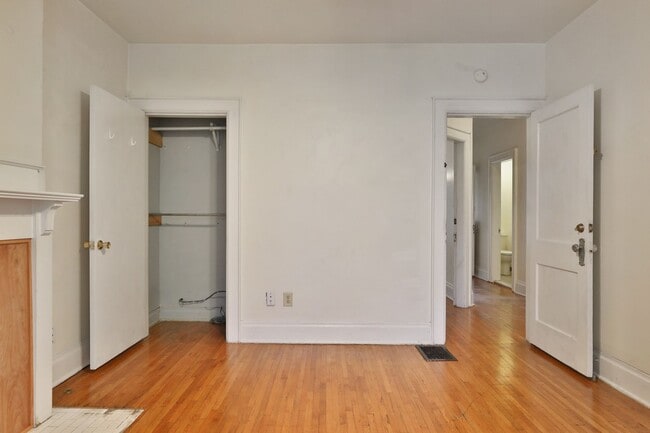 Building Photo - 2403 Summit St