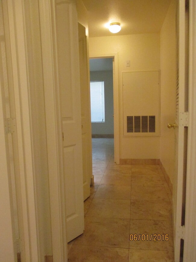 Building Photo - 8452 Boseck Dr