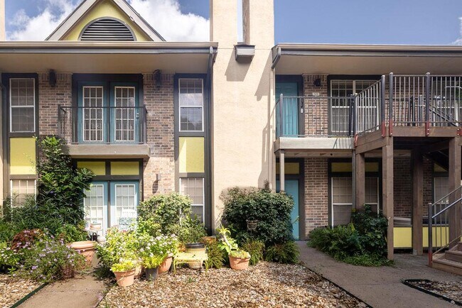 Building Photo - 7685 Northcross Dr