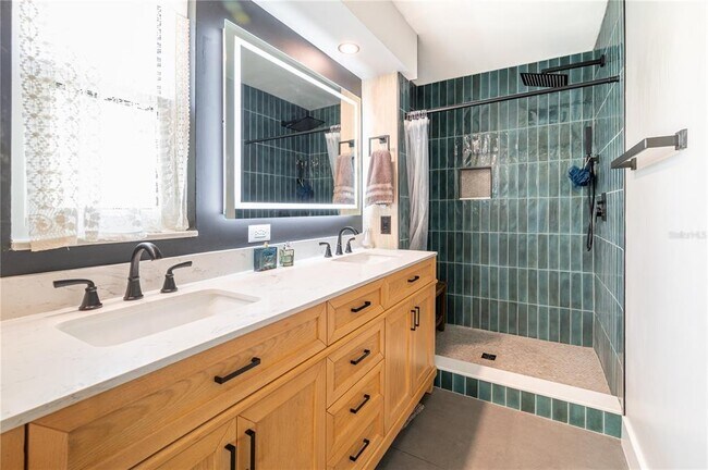 Building Photo - 1097 Eden Isle Blvd NE