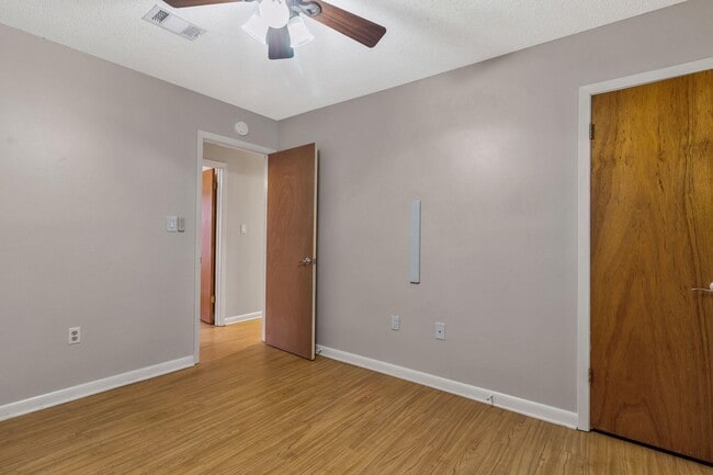 Building Photo - 400 31st St