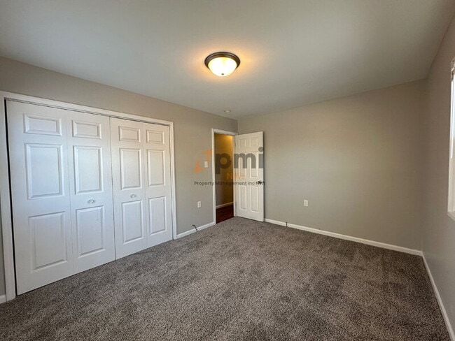 Building Photo - 333 Midway Dr