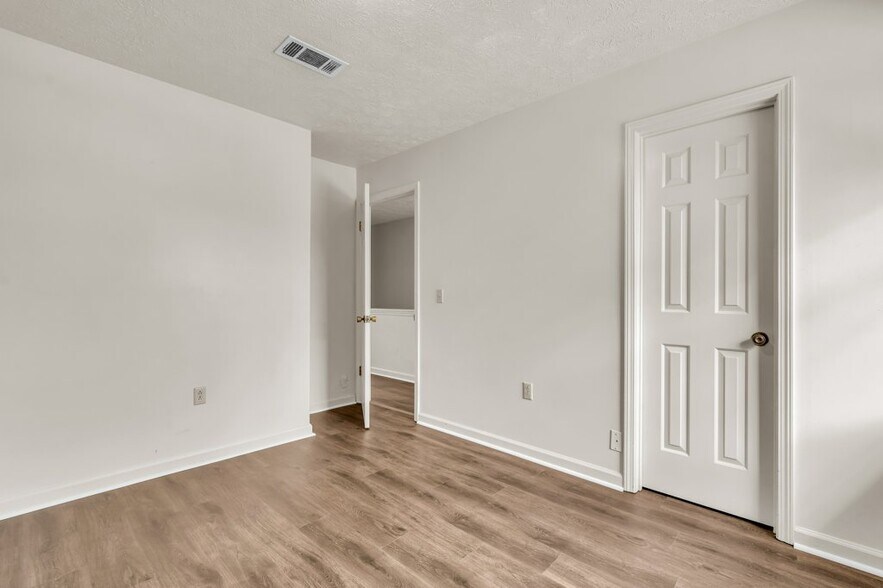 Building Photo - 162 High St