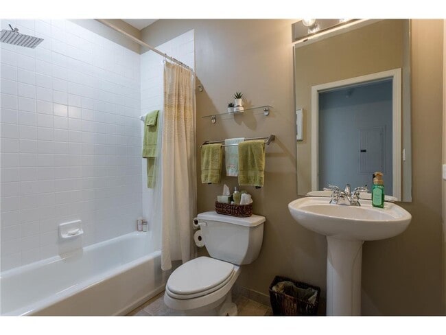 Building Photo - 545 N 1st St