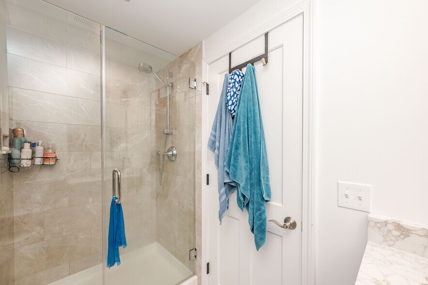 Building Photo - 361 Miller Ave