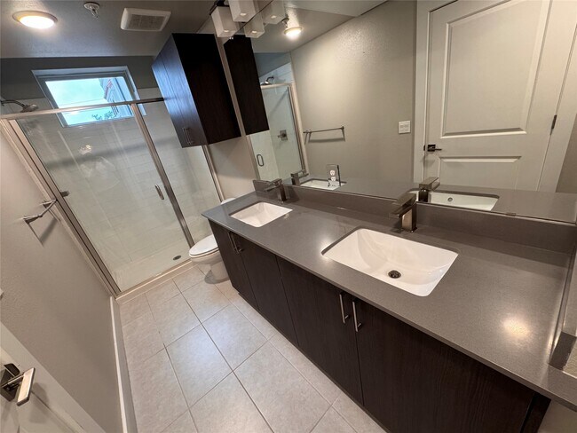 Building Photo - 4819 Caroline St