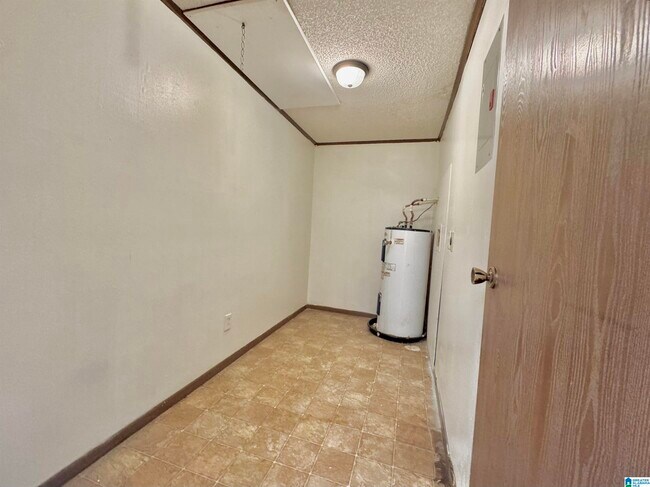 Building Photo - 1700 Greenbrier Dear Rd