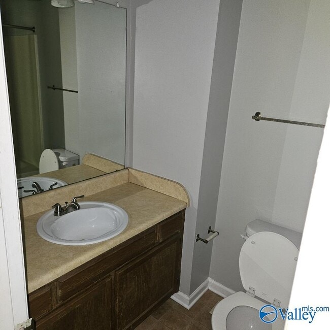 Building Photo - 2006 Reaches Pl SW